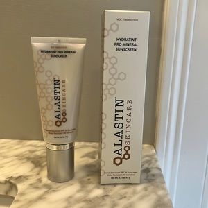 Alastin Hydratint Pro Mineral Sunscreen SPF 36 water resistant - Brand New